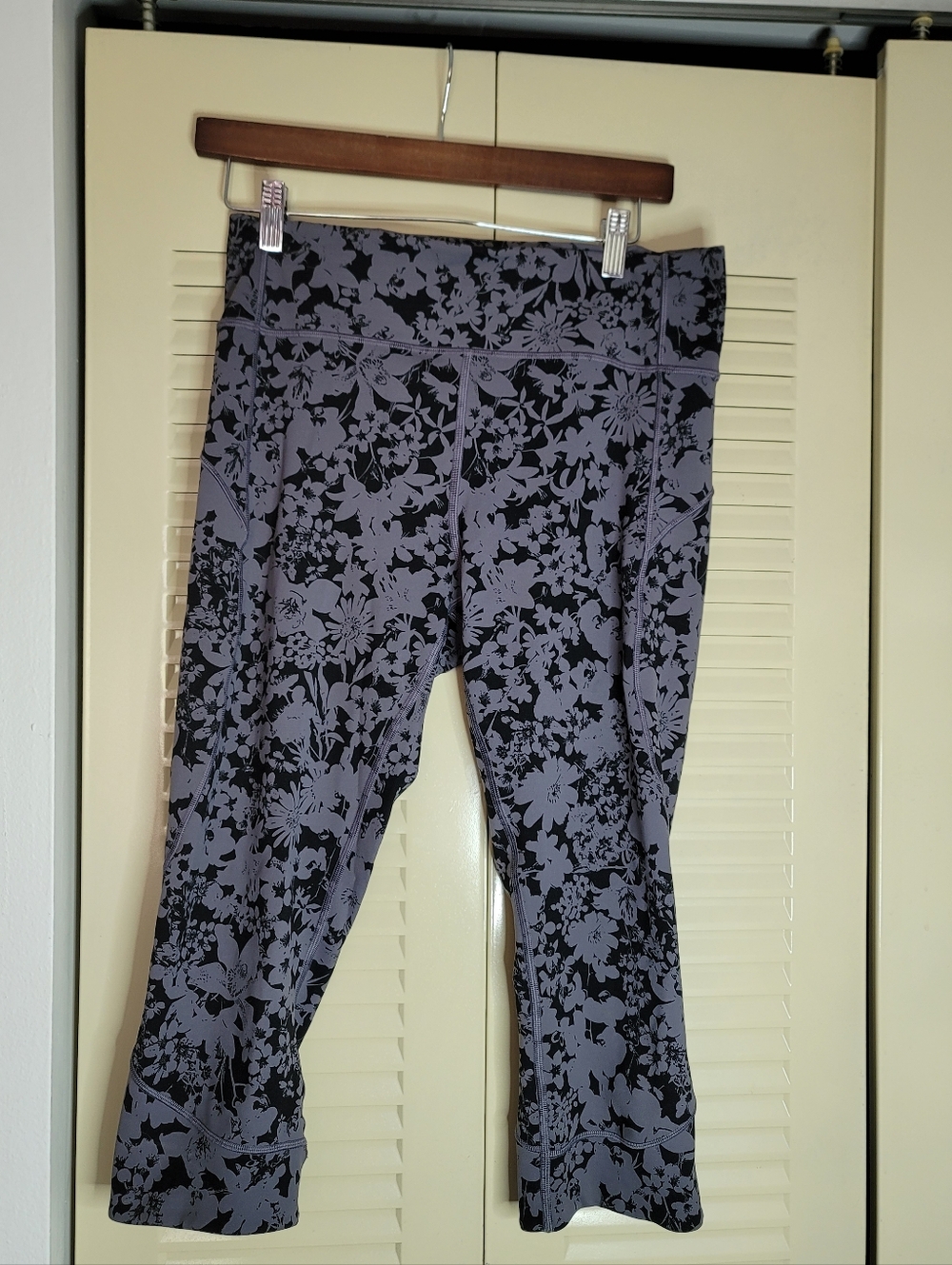 lululemon Align High Rise 19" Capri Leggings Gray Floral Size 10